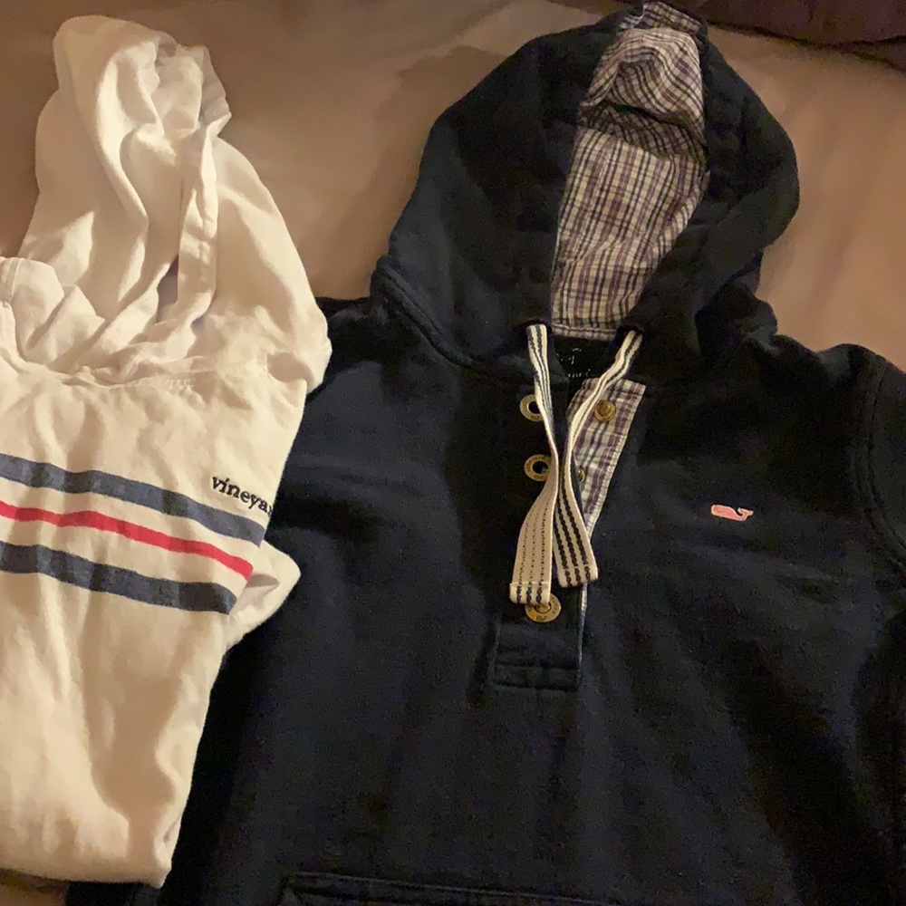 Vineyard Vines bundle-hoodie and light sweater